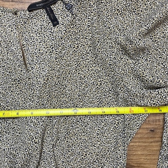 ✨ BCBG Faux Wrap Leopard Slight Puff Shoulder High Low Dress✨ - Picture 7 of 14